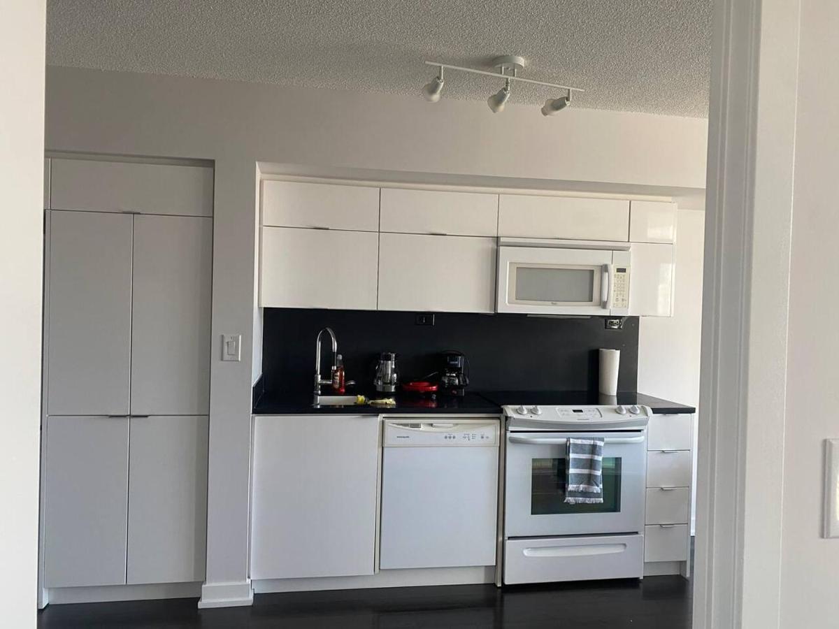 Family Oriented Downtown Toronto 2Bdrm Condo With Parking & Office Space Exterior photo