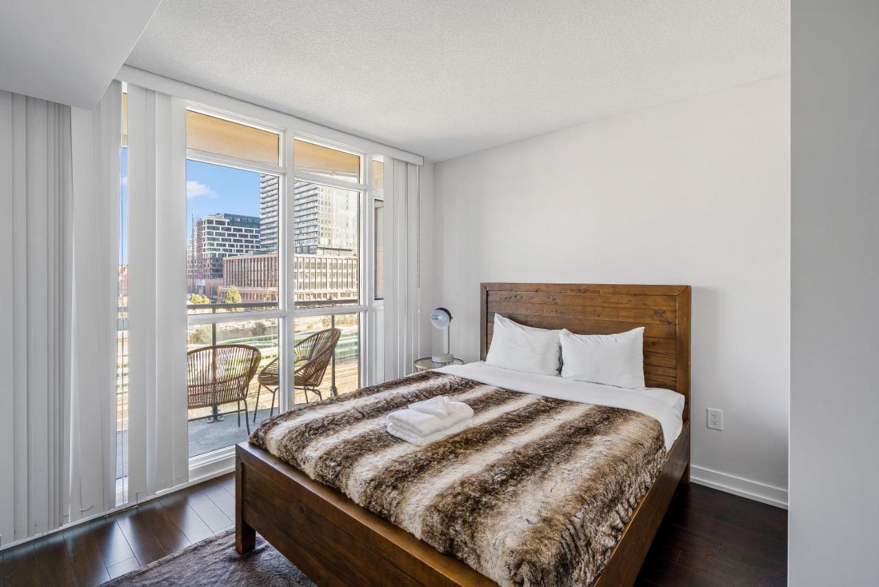 Family Oriented Downtown Toronto 2Bdrm Condo With Parking & Office Space Exterior photo