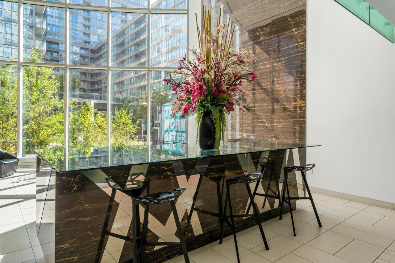 Family Oriented Downtown Toronto 2Bdrm Condo With Parking & Office Space Exterior photo