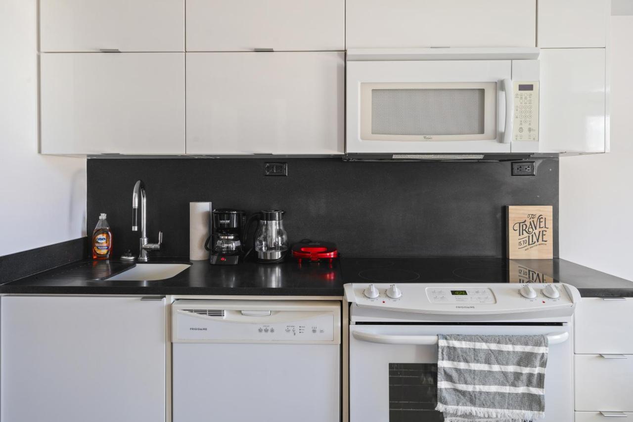 Family Oriented Downtown Toronto 2Bdrm Condo With Parking & Office Space Exterior photo