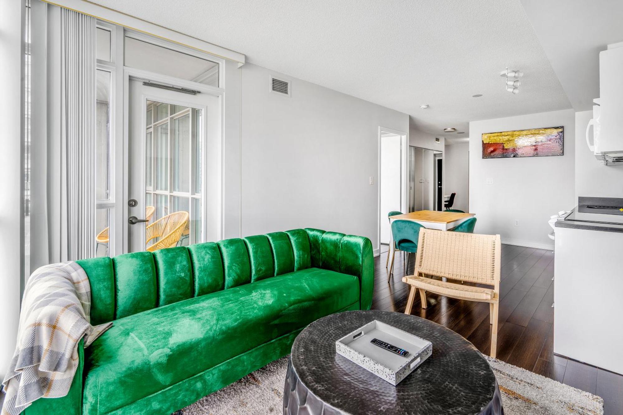 Family Oriented Downtown Toronto 2Bdrm Condo With Parking & Office Space Exterior photo